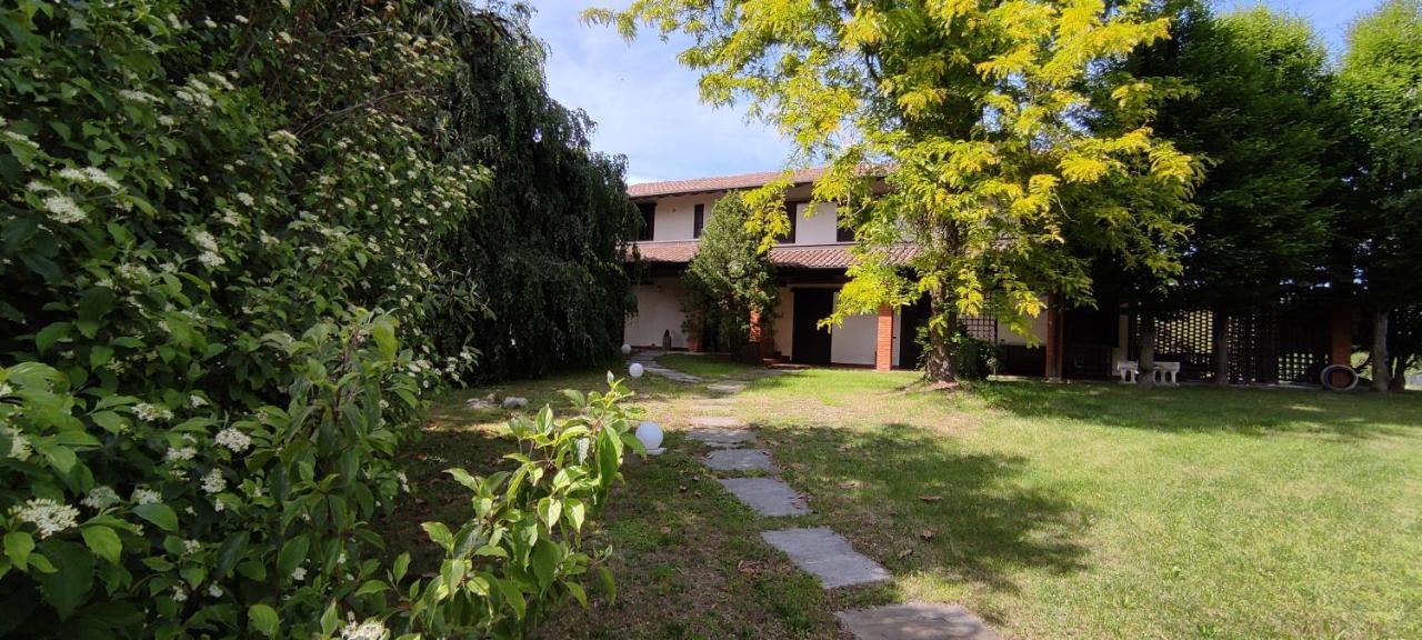 Villa De Alberti Vergiate Exterior photo