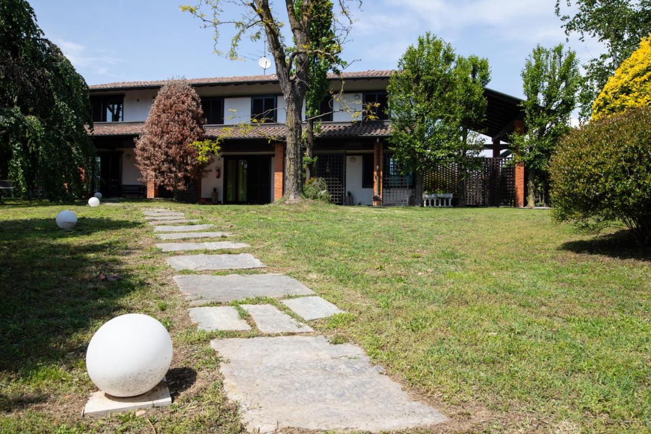 Villa De Alberti Vergiate Exterior photo